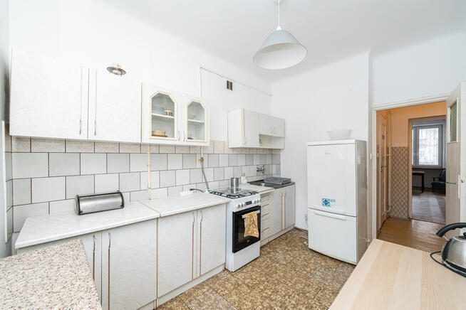 Okazja! 2/3 pokoje do remontu przy metrze