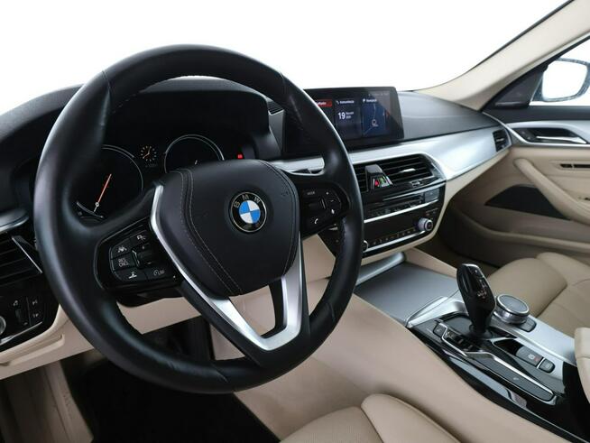 BMW 520 4x4 automat full LED skóra navi kamera i czujniki parkowania el. stero