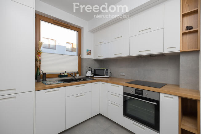 W cenie garaż i internet