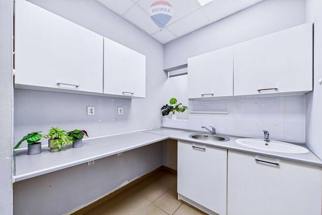 Na sprzedaż lokal usługowy, pow. 144,61 m²