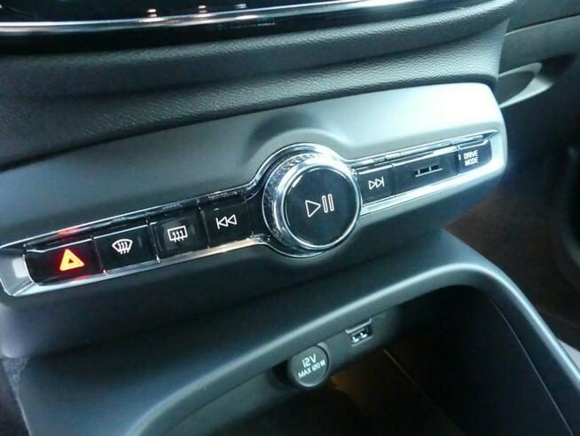 Volvo XC 40 XC40 T4 AWD R-Design Navi Kamera RfK Leder F. VAT23