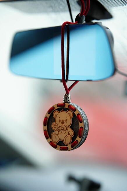 Wielorazowy Zapach Samochodowy – drewniana zawieszka