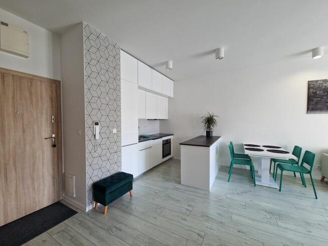 Jasne 3-pokojowe mieszkanie z dużym balkonem i garażem