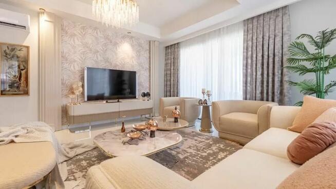 Apartament 2+1 z bezpośrednim zejściem do basenu!