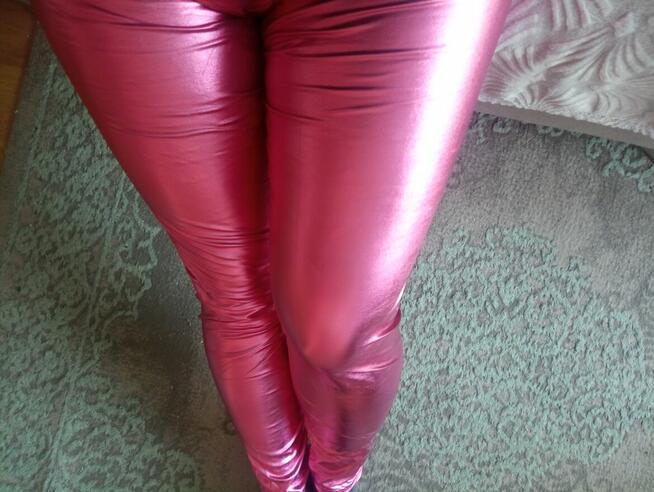 Błyszczące legginsy L/XL