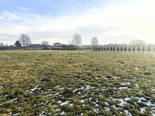 Duża działka z potencjałem za miastem