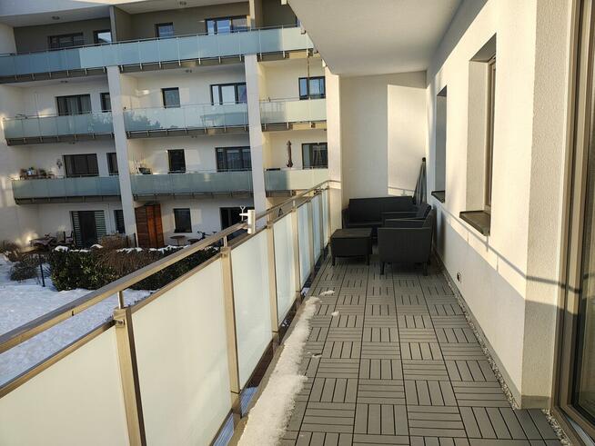 Jasne 3-pokojowe mieszkanie z dużym balkonem i garażem