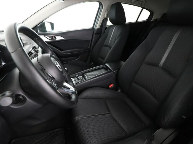 Mazda 3 navi klima auto kamera i czujnki parkowania head-up display grzane fot