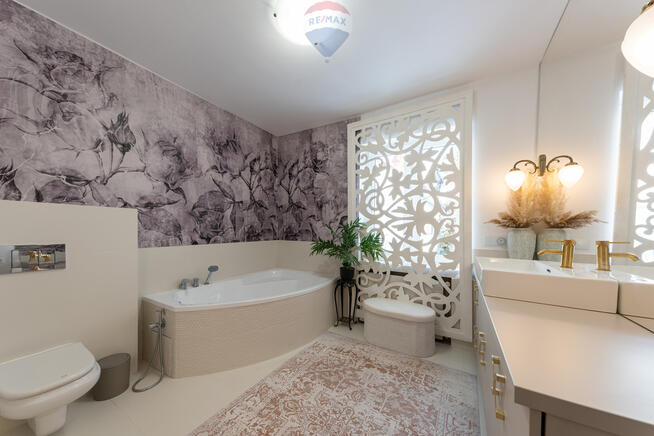 DWA DOMY Z WIELKIM POTENCJAŁEM W UROKLIWYM OTWOCKU