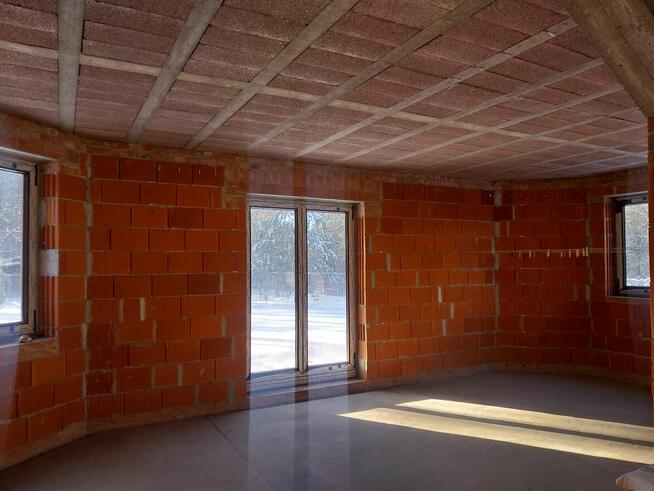 Wolnostojący dom, w otulinie lasu, blisko Warszawy