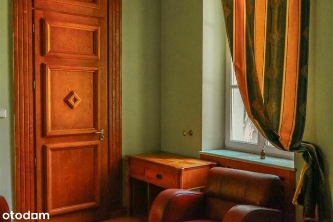 Konstancin- willa z basenem, ogrodem w strefie A