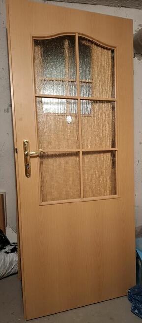 drzwi panelem szklanym