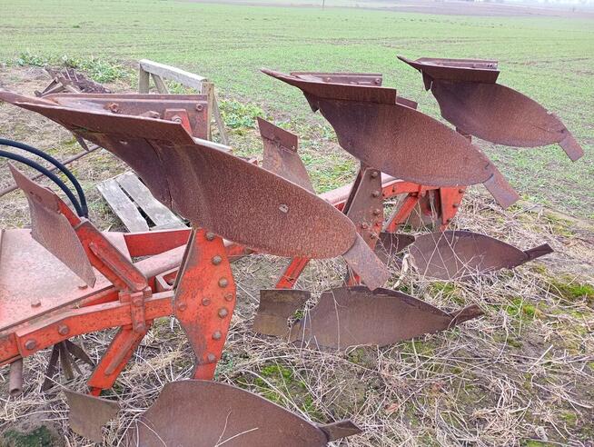 Pług Gregoire Besson 3 obrotowy