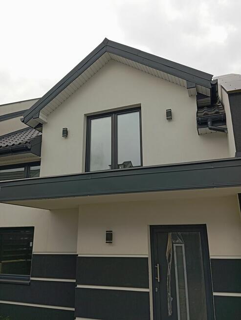 Wykonuje pracę remontowe usługi budowlane