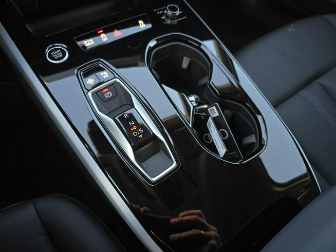 Audi A5 LED_Kamera_Skóra_SoundSystem_CarPlay_Asystenci_El.Fotele_Ambiente_FV23