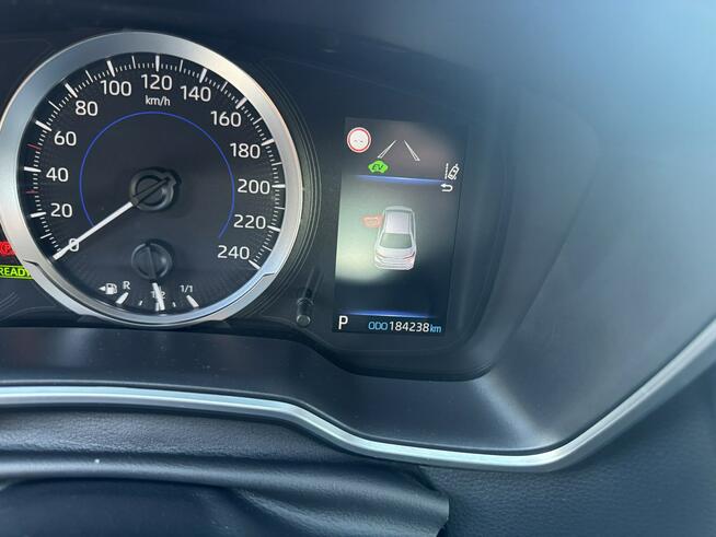 Toyota Corolla 1.8 HSD F-Vat 23% Ast. Parkowani Distronic Kamera Bezwypadkowy