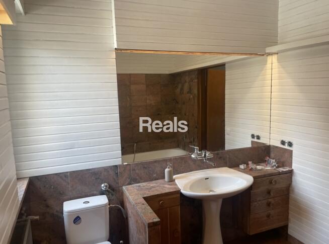 Na Starym Żoliborzu, do zamieszkania lub na biuro.