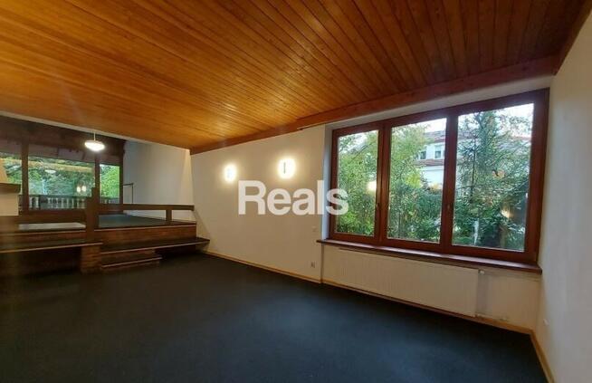 Na Starym Żoliborzu, do zamieszkania lub na biuro.