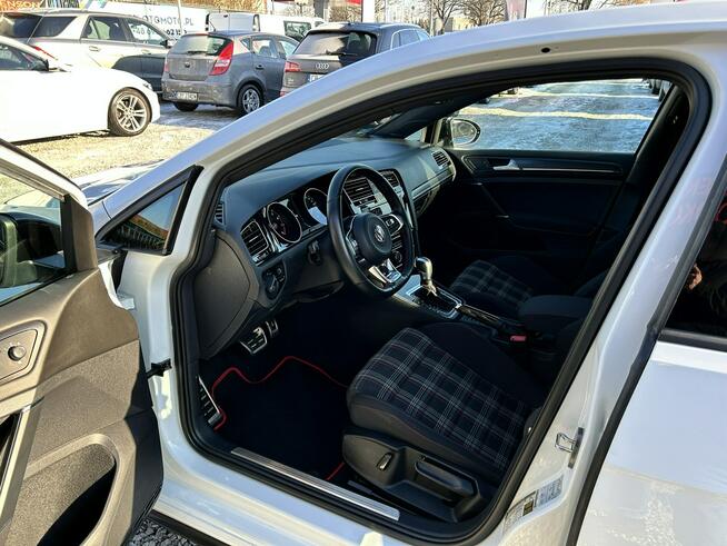 Volkswagen Golf PERFORMANCE, LED, Martwe Pole, Podgrzewane Siedzenia, CarPlay, Kamera