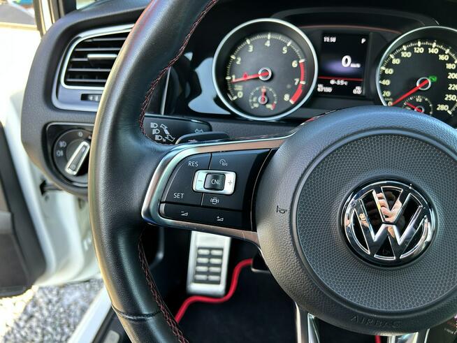 Volkswagen Golf PERFORMANCE, LED, Martwe Pole, Podgrzewane Siedzenia, CarPlay, Kamera