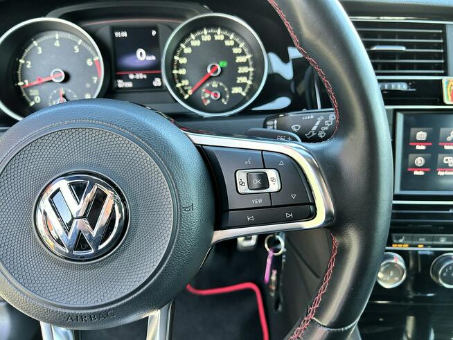Volkswagen Golf PERFORMANCE, LED, Martwe Pole, Podgrzewane Siedzenia, CarPlay, Kamera