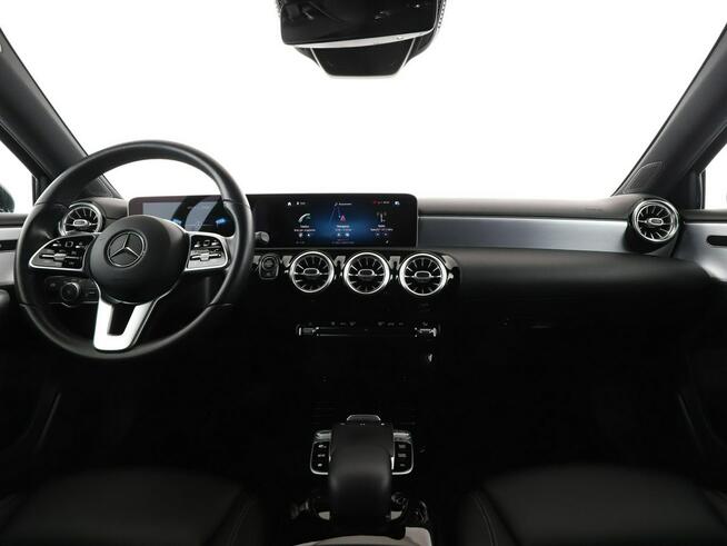 Mercedes A 180 180d Progressive Automat Nawigacja Tempomat Grzane Fotele MBUX FullLED