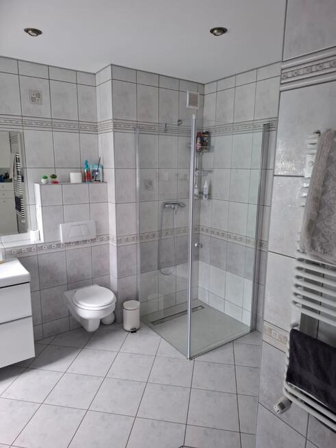 Dom dwurodzinny w Miodówku -jezioro las