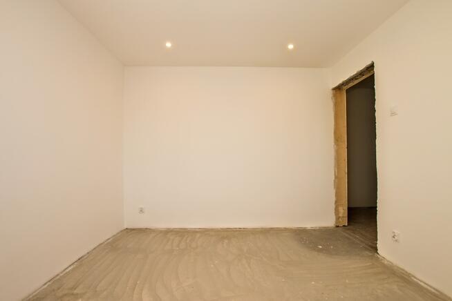 po remoncie - stan deweloperski, oddzielna kuchnia