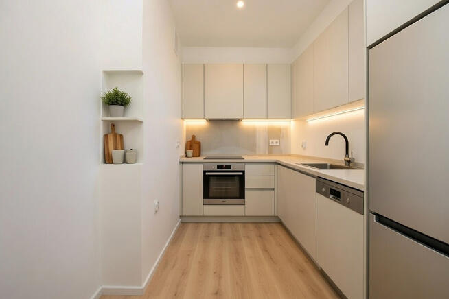 po remoncie - stan deweloperski, oddzielna kuchnia