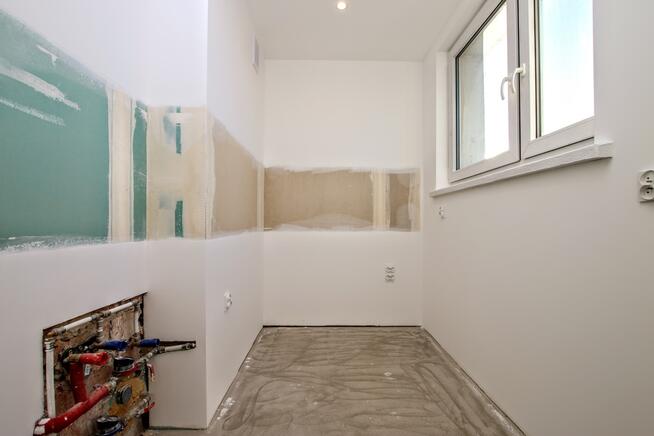 po remoncie - stan deweloperski, oddzielna kuchnia