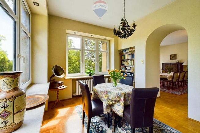 Na sprzedaż stylowa willa z bardzo dużą działką !