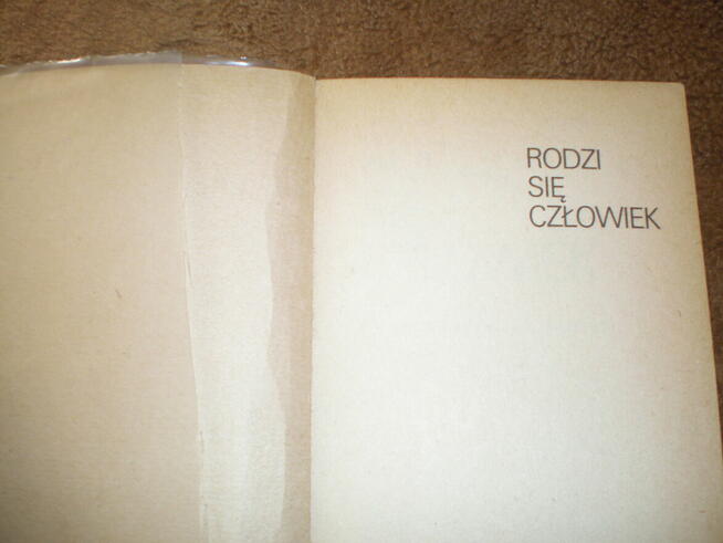 Sprzedam książkę używaną Rodzi się człowiek, stan dobry