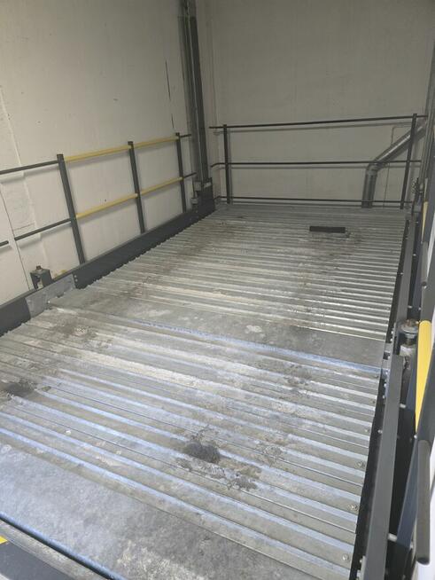 Sprzedam miejsce postojowe na platformie