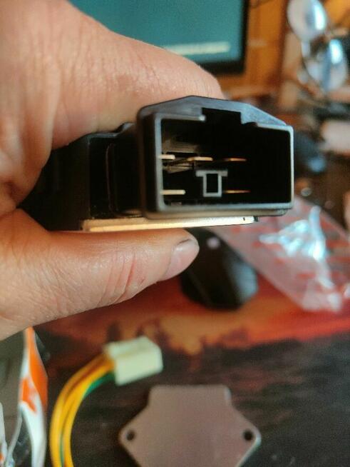 Regulator napięcia Honda CBR 1100XX wersja na gaźnikach