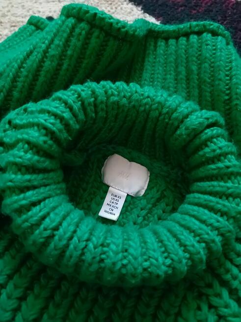 Gruby ciepły sweter z golfem