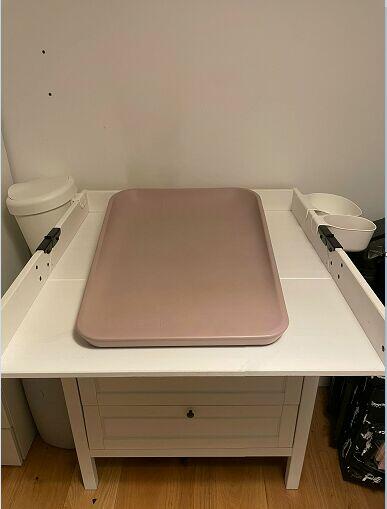 Komodę z przewijakiem Sudvik , oraz przewijak marki Leander