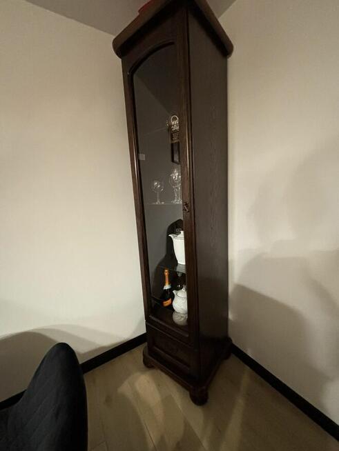 Sprzedam stół 6 krzeseł i witrynę