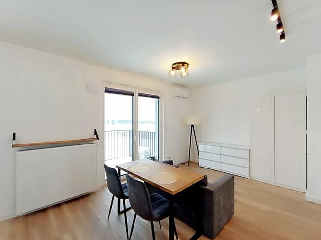 Klimatyzowane 30 m², balkon– Batalionów Chłopskich