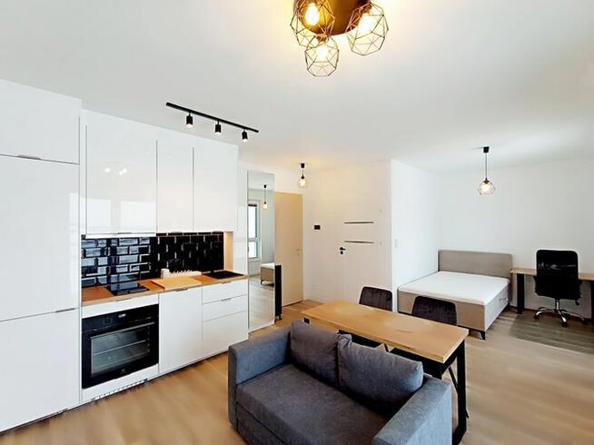 Klimatyzowane 30 m², balkon– Batalionów Chłopskich