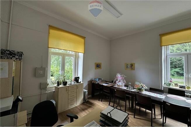 Obiekt Lokal 250 m² z ogrodem i parkingiem