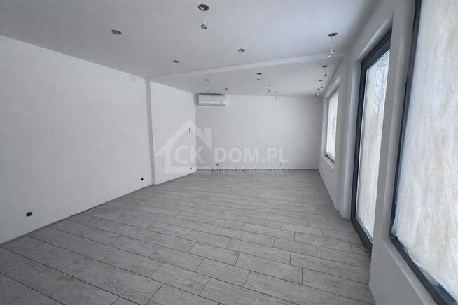 Na sprzedaż budynek handlowo-usługowy w Staszowie