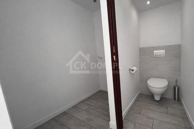 Na sprzedaż budynek handlowo-usługowy w Staszowie