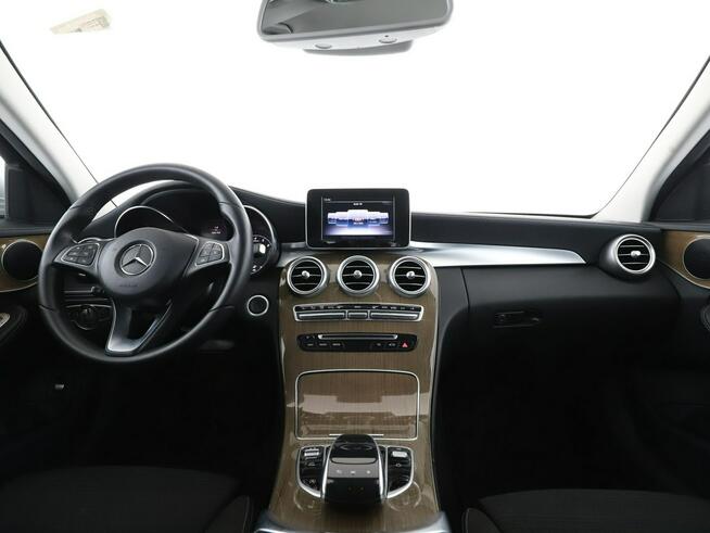 Mercedes C 180 4x4 full LED navi klima auto kamera i czujniki parkowania panorama grz