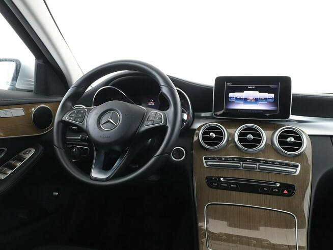 Mercedes C 180 4x4 full LED navi klima auto kamera i czujniki parkowania panorama grz