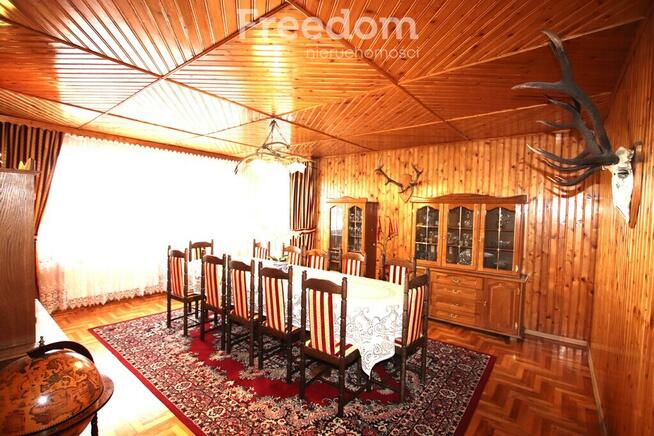 Dom z osobnym mieszkaniem i 3 budynkami gospod.