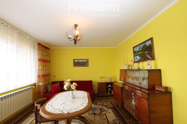 Dom z osobnym mieszkaniem i 3 budynkami gospod.