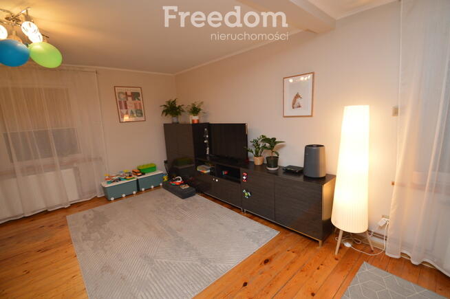 Przytulny dom w mieście.