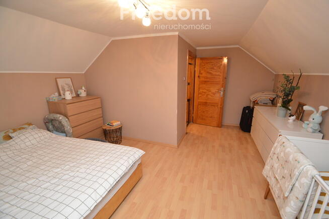 Przytulny dom w mieście.