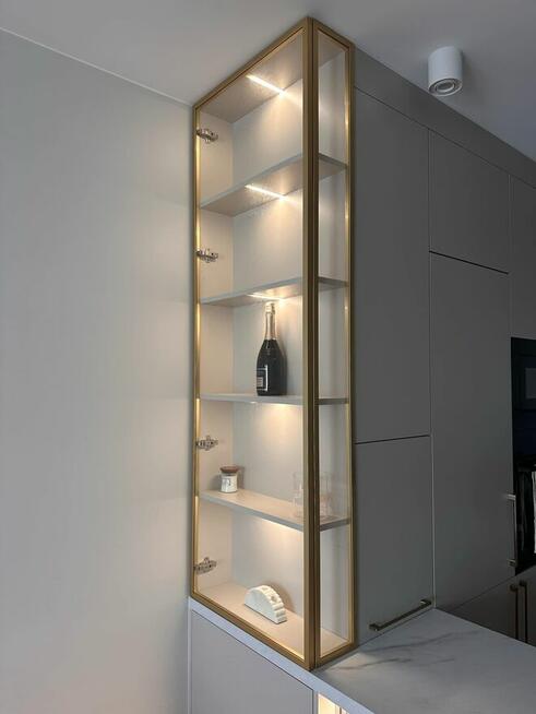 Składanie mebli z paczek i usługi stolarskie