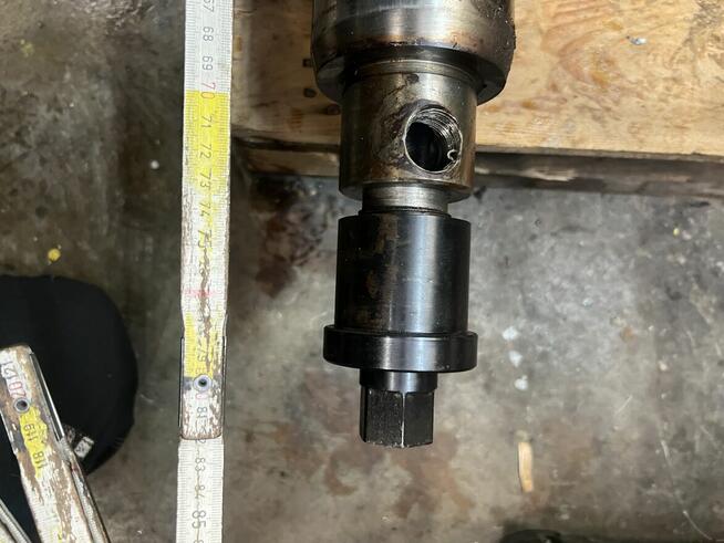 Siłownik hydrauliczny Tłok fi 110 tłoczysko fi90 ruch 200mm